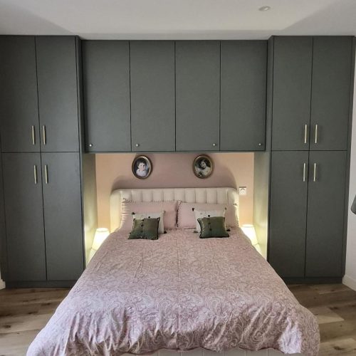 Installation de rangement dans une chambre